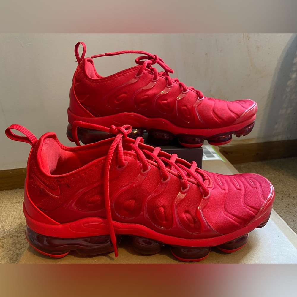 Men’s Size 11 // Red Vapor Max // Like New